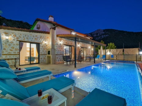 Villa Ev May